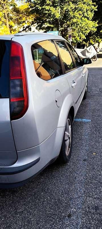 Usata Ford Focus Style 90 CV (66 kW) 2007 Grigio Station wagon