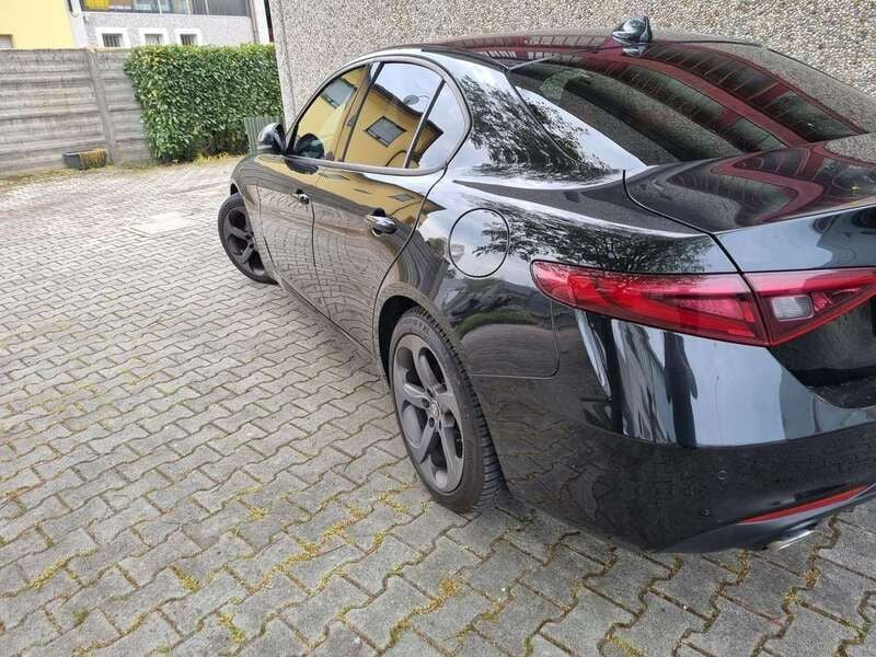 Nero Usata 2016 Alfa Romeo Giulia Super Tre volumi | 17.000 € (Ottimo prezzo) - Immagine 1/4