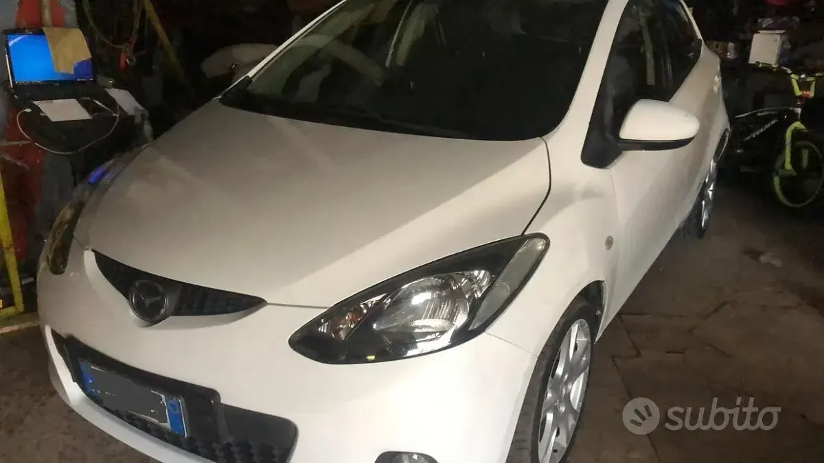 Usata Mazda 2 68 CV (50 kW) 2008 Bianco Utilitaria