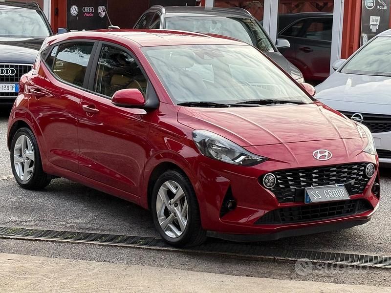 Usata Hyundai i10 66 CV (48 kW) 2022 Rosso Utilitaria