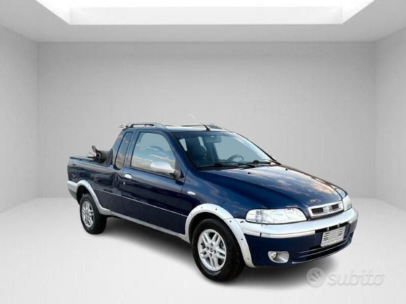 Usata Fiat Strada 80 CV (58 kW) 2005 Blu Pick-up