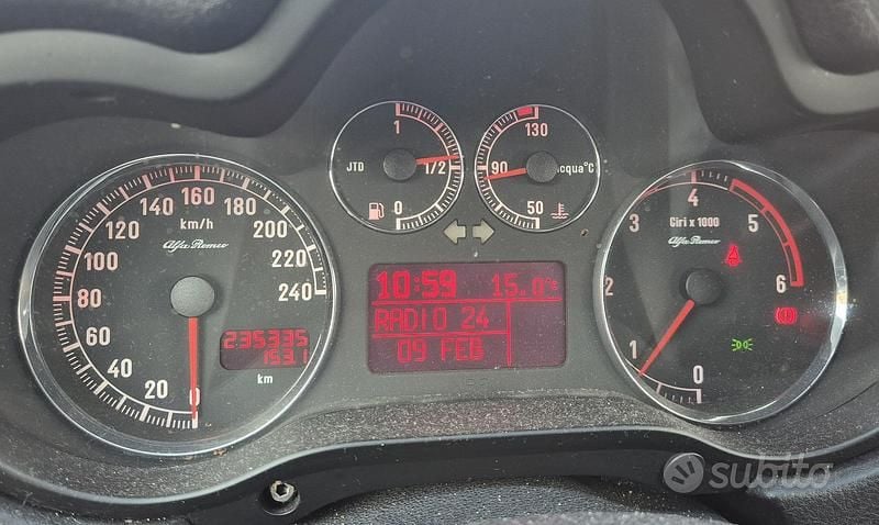 Usata Alfa Romeo 147 116 CV (85 kW) 2009 Grigio Utilitaria