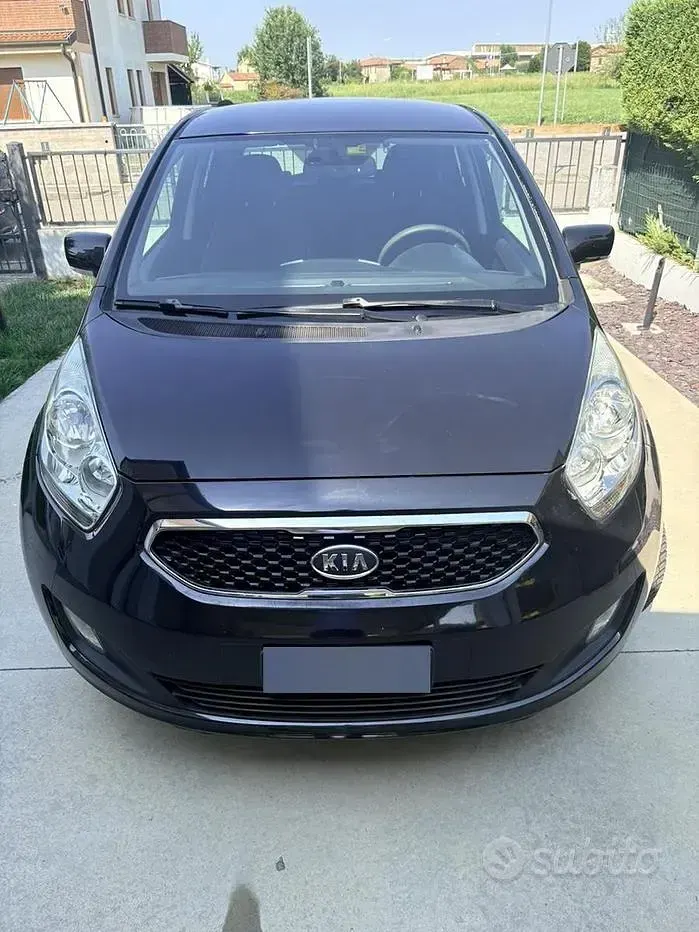 Usata Kia Venga 90 CV (66 kW) 2013 Nero Utilitaria