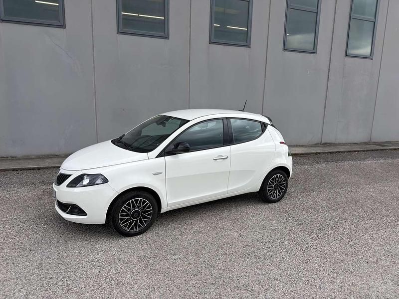 Usata Lancia Ypsilon S 100 CV (73 kW) 2024 Bianco gelato Utilitaria