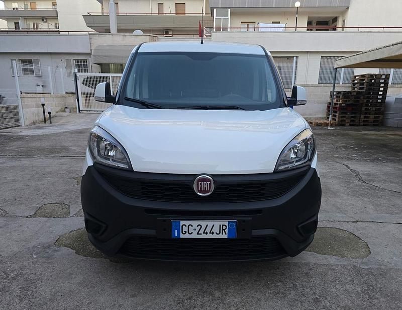 Usata Fiat Doblò Easy 95 CV (69 kW) 2020 Bianco Monovolume