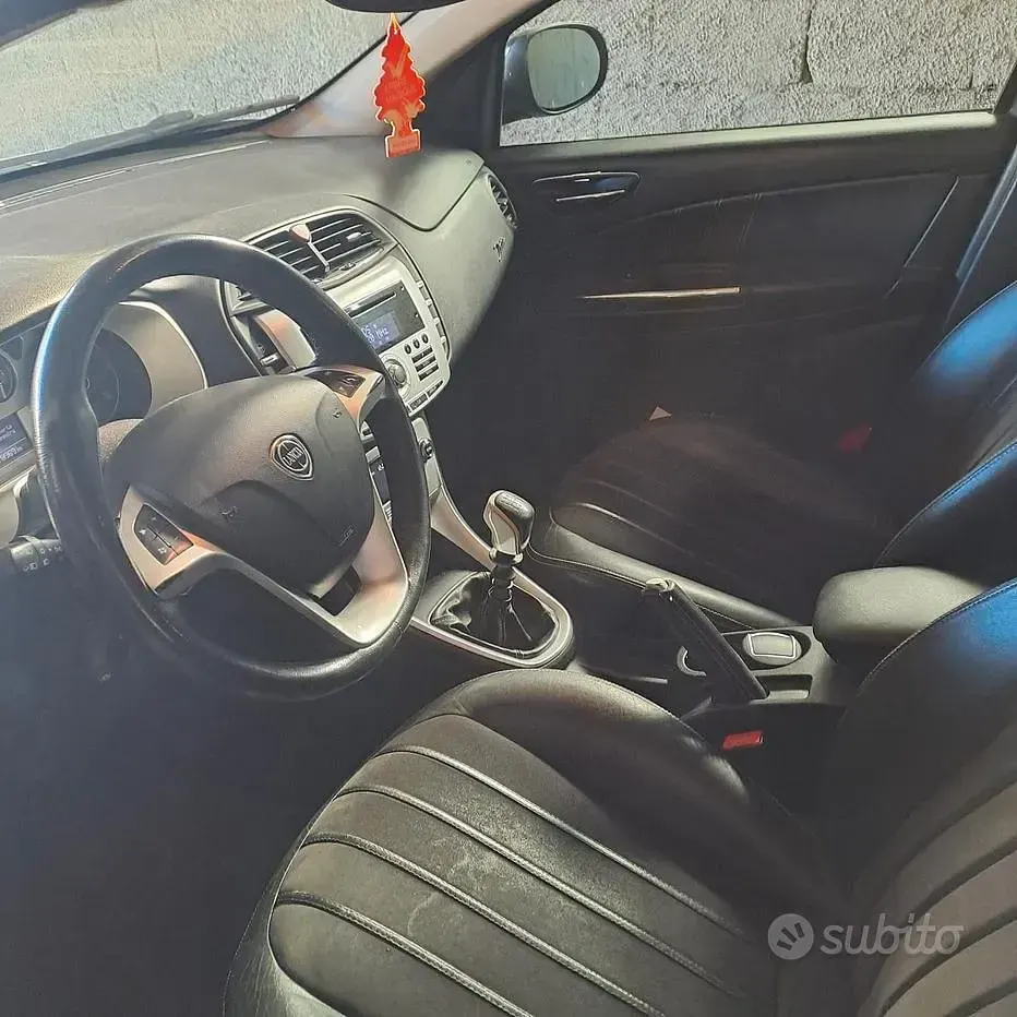 Usata Lancia Delta 120 CV (88 kW) 2008 Nero Utilitaria