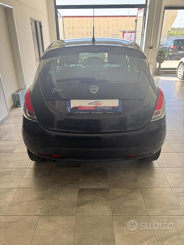Usata Lancia Ypsilon S 95 CV (69 kW) 2011 Viola Utilitaria