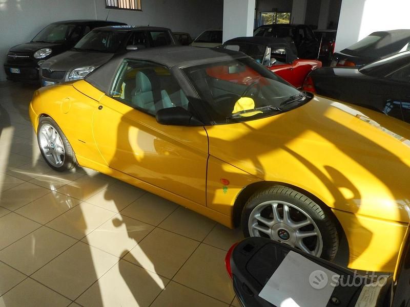Usata Alfa Romeo Spider 155 CV (114 kW) 1998 Giallo Cabrio