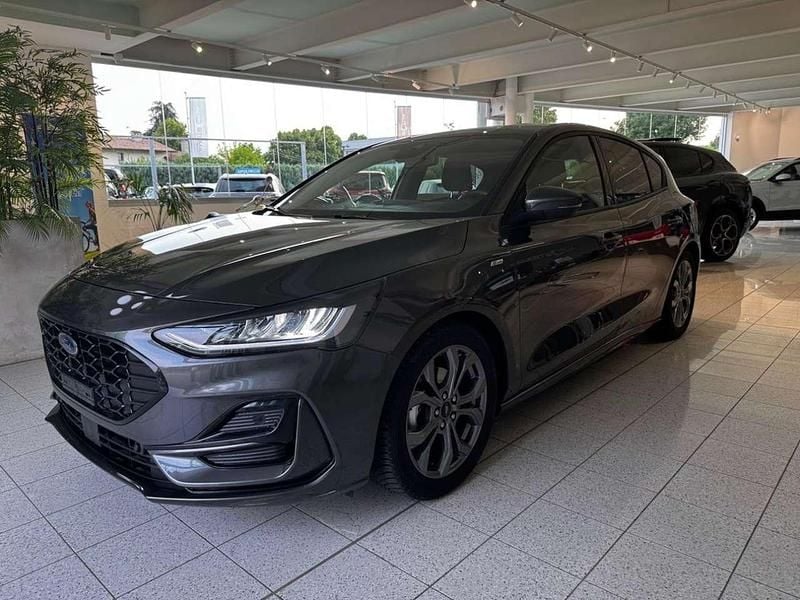 Grigio metallizzato Usata 2025 Ford Focus ST-Line Berlina | 19.900 € (Super prezzo) - Immagine 1/4