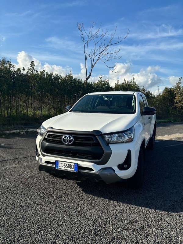 Usata 2021 Toyota HiLux Comfort Pick-up | 31.000 € (Buon prezzo) - Immagine 1/4