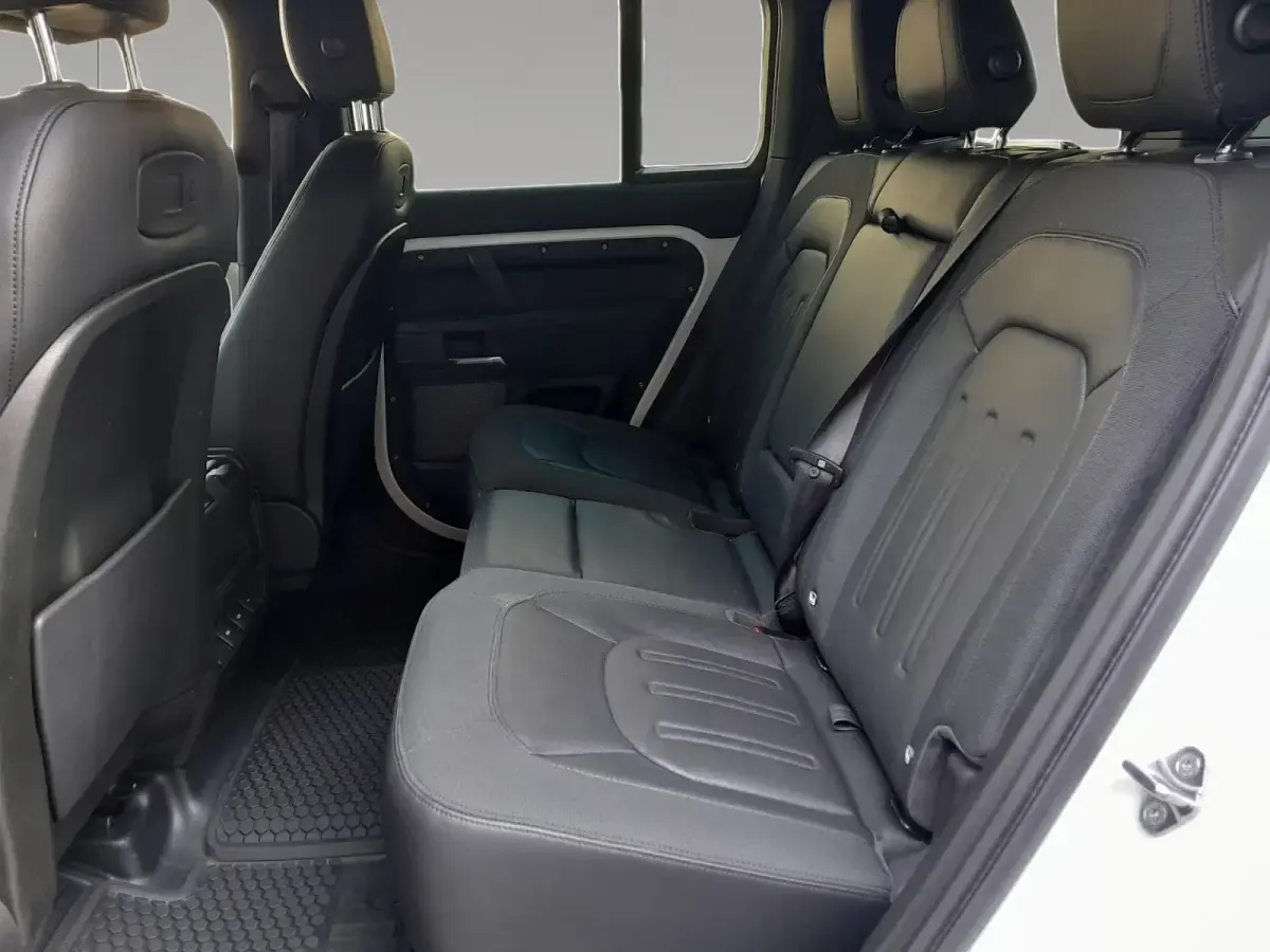 Usata Land Rover Defender S 240 CV (176 kW) 2020 Fuji white SUV
