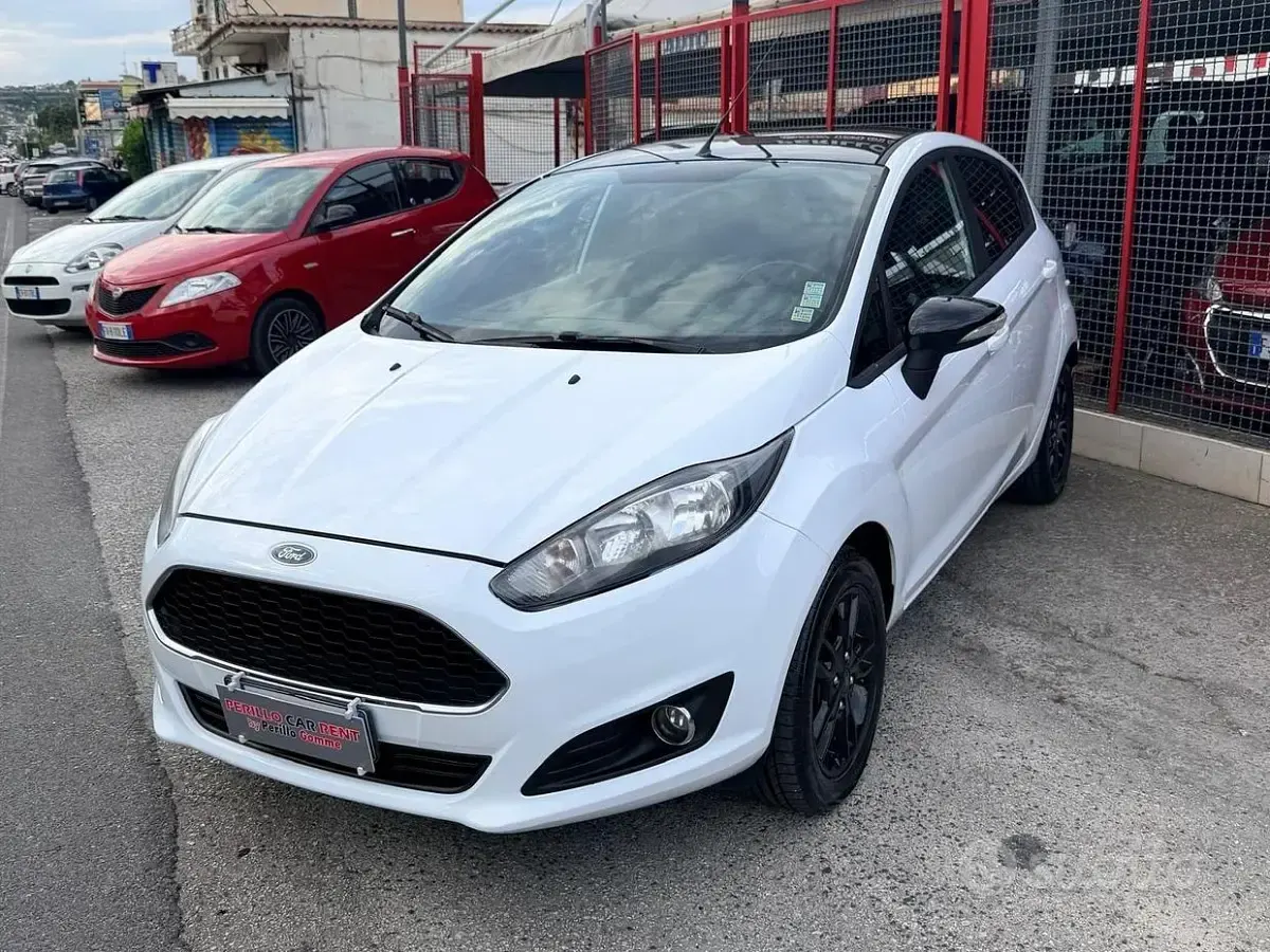 Usata Ford Fiesta 80 CV (58 kW) 2017 Bianco Utilitaria
