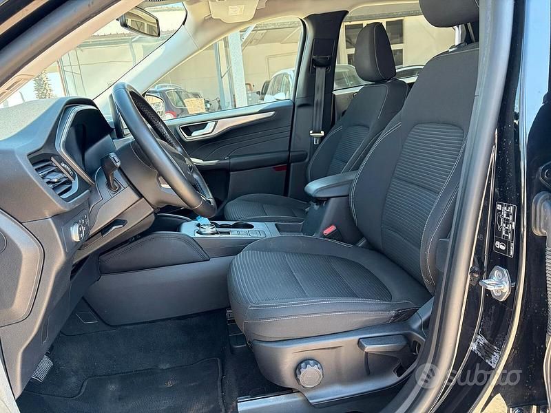 Usata Ford Kuga Titanium 120 CV (88 kW) 2022 Nero SUV