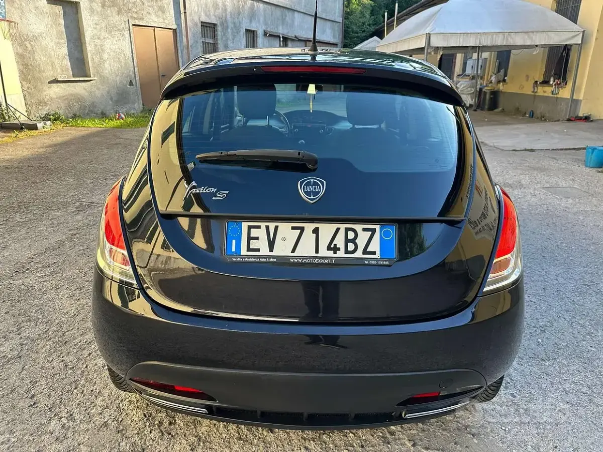 Usata Lancia Ypsilon Platinum 69 CV (50 kW) 2014 Nero Utilitaria