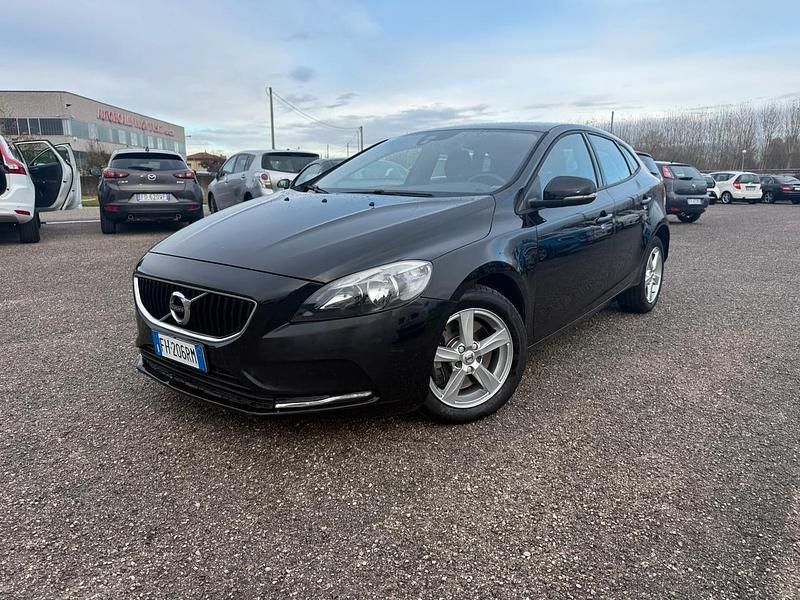 Nero Usata 2017 Volvo V40 Kinetic Station wagon | 8000 € (Ottimo prezzo) - Immagine 1/4