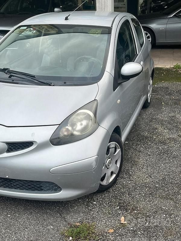 Usata Toyota Aygo 68 CV (50 kW) 2010 Grigio Utilitaria