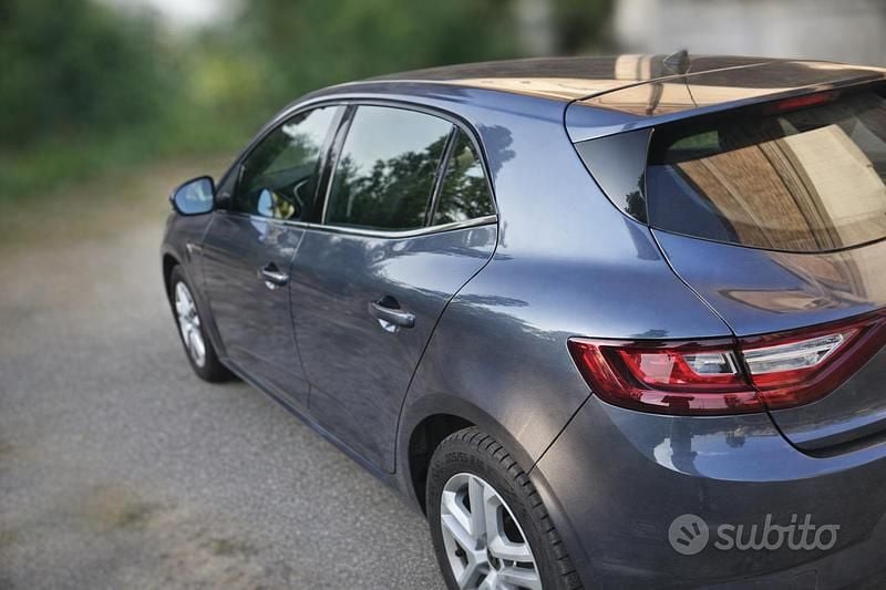 Usata Renault Mégane IV 116 CV (85 kW) 2021 Grigio Berlina