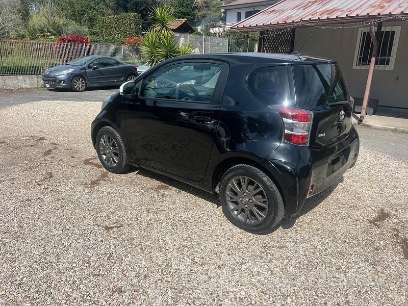 Usata Toyota iQ 68 CV (50 kW) 2012 Nero Utilitaria