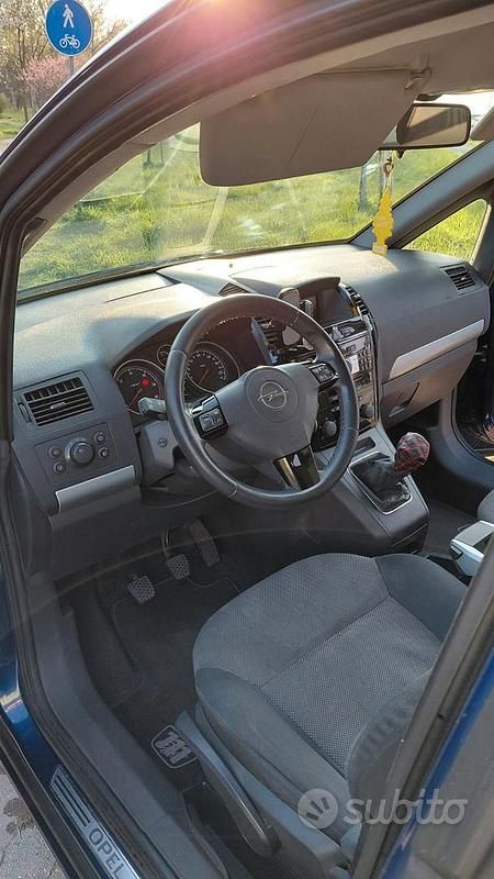 Usata Opel Zafira Edition 125 CV (91 kW) 2010 Blu Monovolume