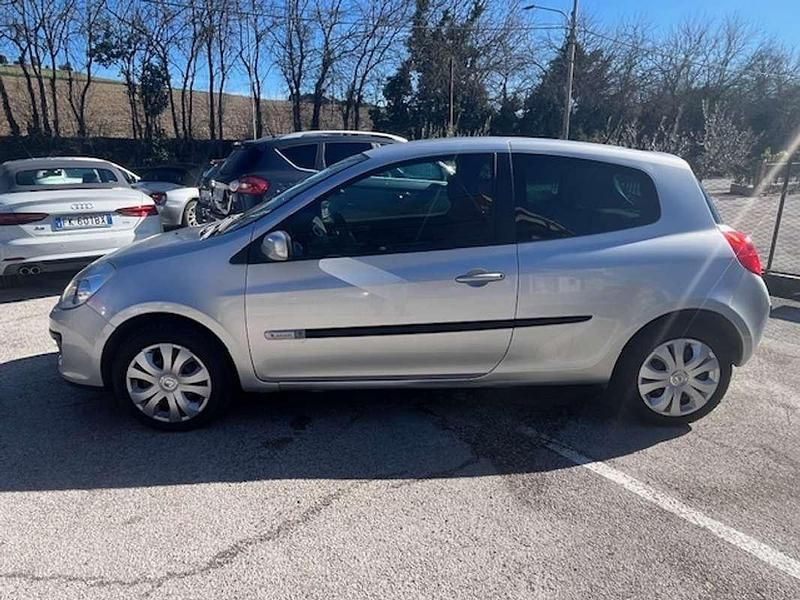 Usata Renault Clio III Rip Curl 75 CV (55 kW) 2008 Argento Berlina