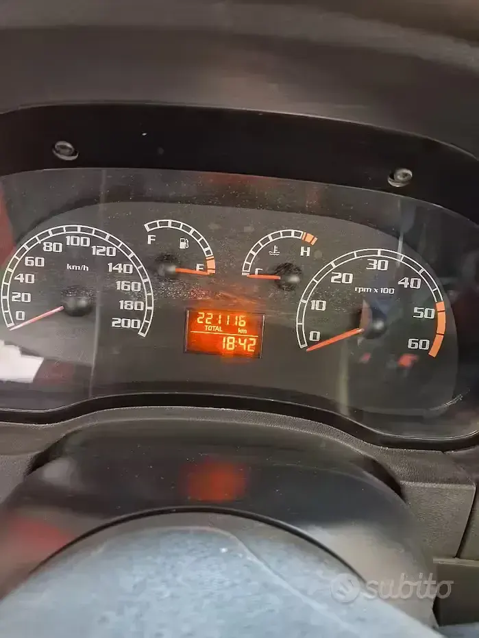 Usata Fiat Strada 84 CV (61 kW) 2007 Rosso