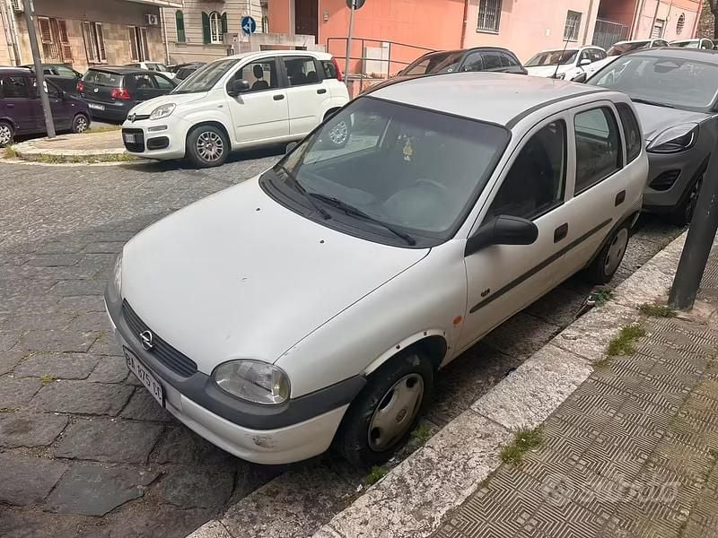 Usata Opel Corsa 54 CV (39 kW) 1998 Utilitaria