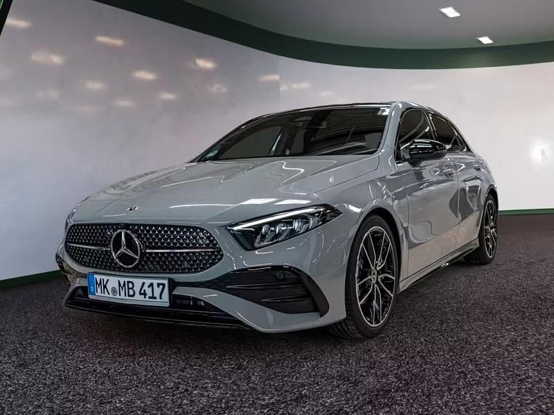 Usata Mercedes A200 AMG 163 CV (119 kW) 2025 Grigio Berlina