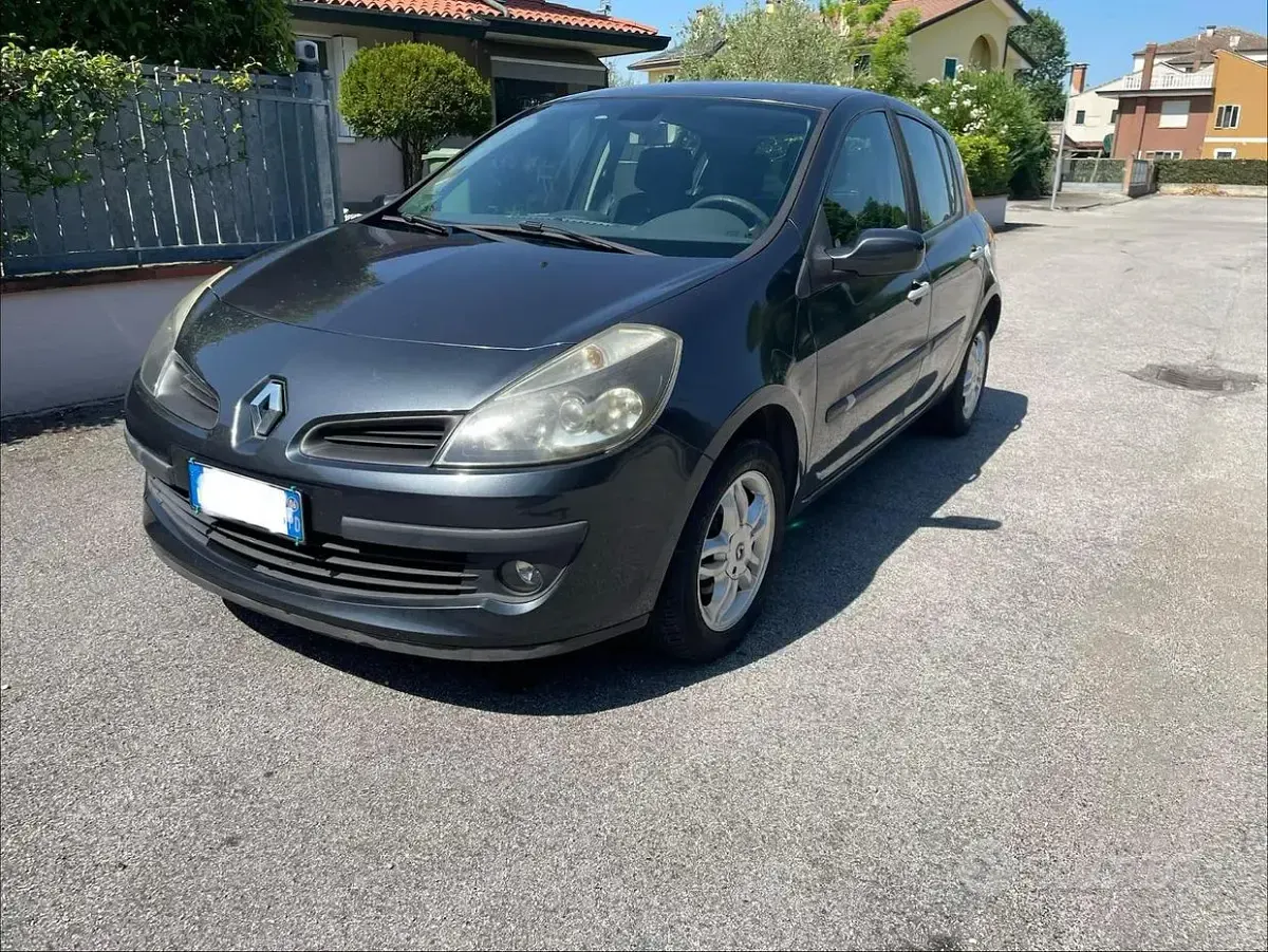 Usata Renault Clio Dynamique 75 CV (55 kW) 2006 Grigio Utilitaria