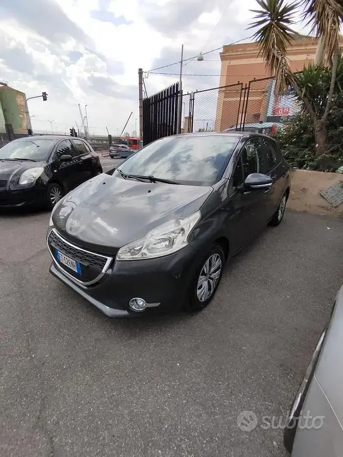 Usata Peugeot 208 Allure 68 CV (50 kW) 2014 Grigio Utilitaria