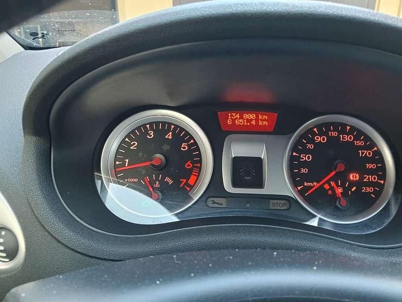 Usata Renault Clio III Dynamique 75 CV (55 kW) 2010 Nero Berlina