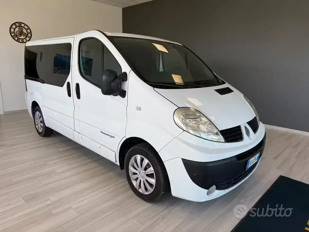Begagnad Renault Trafic 114 HK (83 kW) 2010 Vit Minibuss