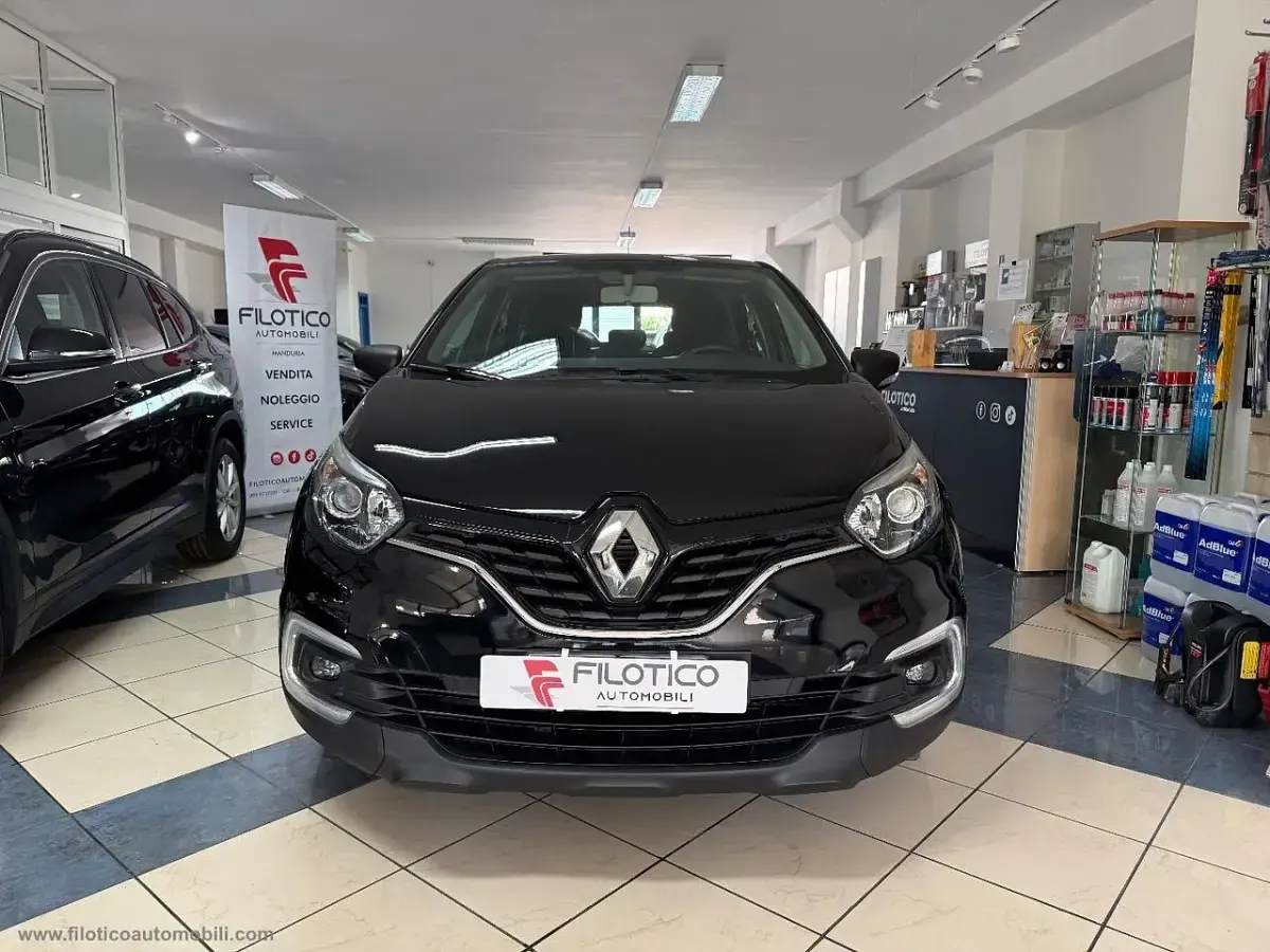 Käytetty Renault Captur Life 90 HP (66 kW) 2019 Musta Katumaasturi
