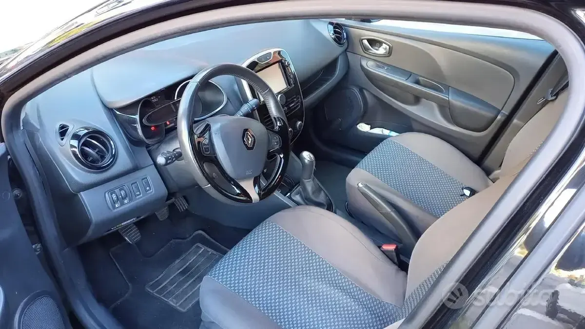 Usata Renault Clio 90 CV (66 kW) 2017 Nero Station wagon
