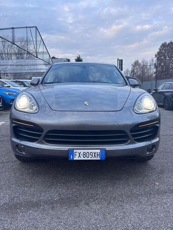 Usata Porsche Cayenne 239 CV (175 kW) 2011 Grigio SUV