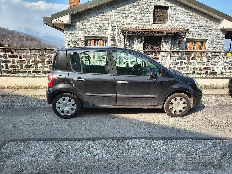 Usata Renault Modus 105 CV (77 kW) 2006 Nero Monovolume