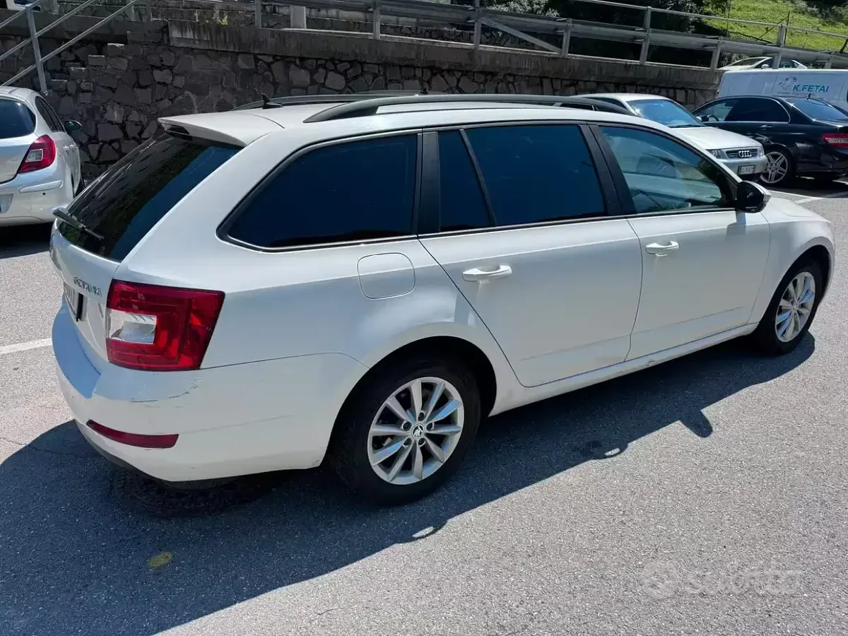 Usata Skoda Octavia 110 CV (80 kW) 2015 Bianco Station wagon