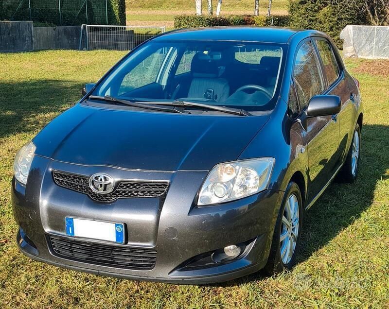 Grigio Usata 2007 Toyota Auris Tre volumi | 2000 € (Cara) - Immagine 1/4