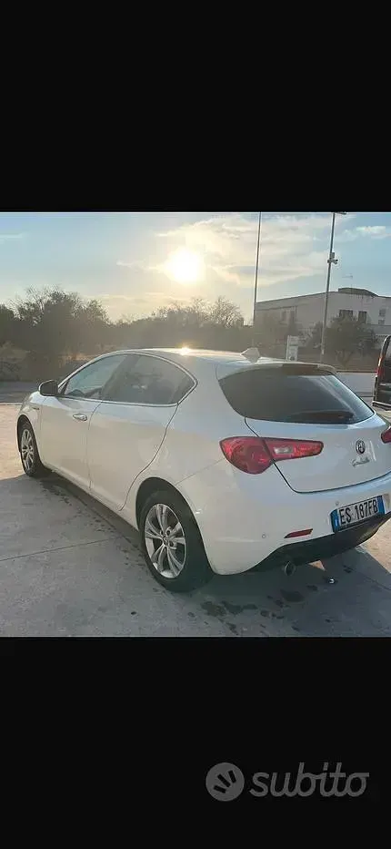 Usata Alfa Romeo Giulietta 105 CV (77 kW) 2013 Bianco Utilitaria