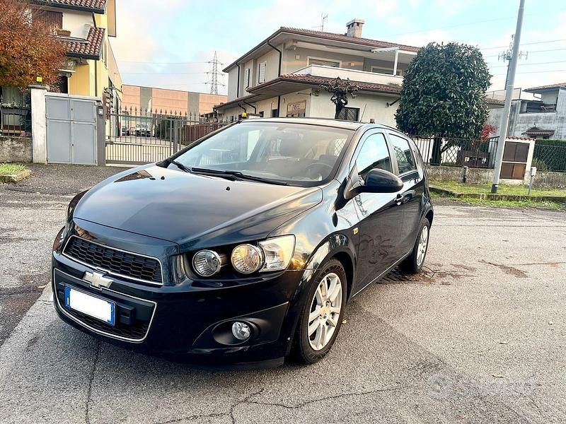 Nero Usata 2012 Chevrolet Aveo LTZ Tre volumi | 4300 € (Buon prezzo) - Immagine 1/4