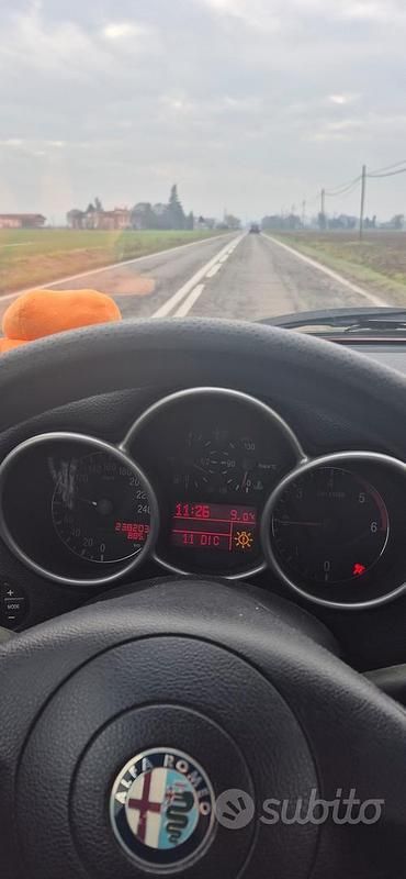 Usata Alfa Romeo 147 Distinctive 116 CV (85 kW) 2002 Rosso Utilitaria