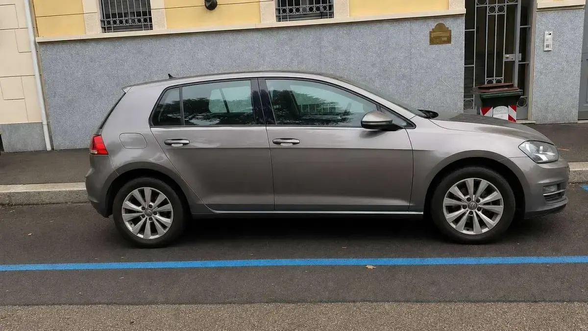 Käytetty VW Golf VII Business 110 HP (80 kW) 2017 Harmaa Sedan
