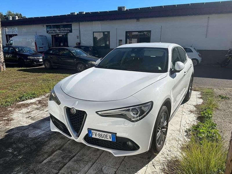 Bianco Usata 2019 Alfa Romeo Stelvio Super SUV | 14.990 € (Ottimo prezzo) - Immagine 1/4
