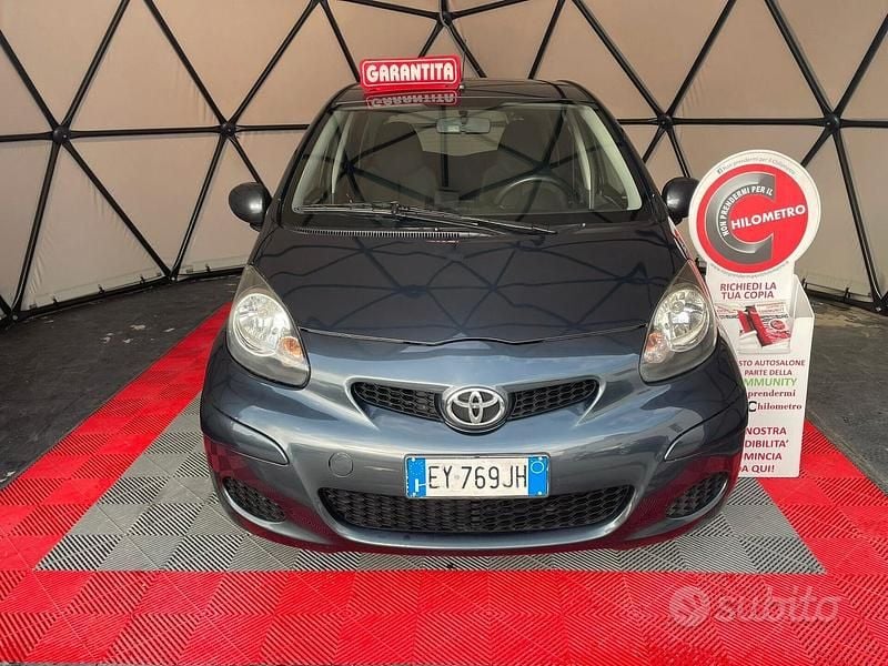 Usata Toyota Aygo X-play 69 CV (50 kW) 2011 Grigio Utilitaria