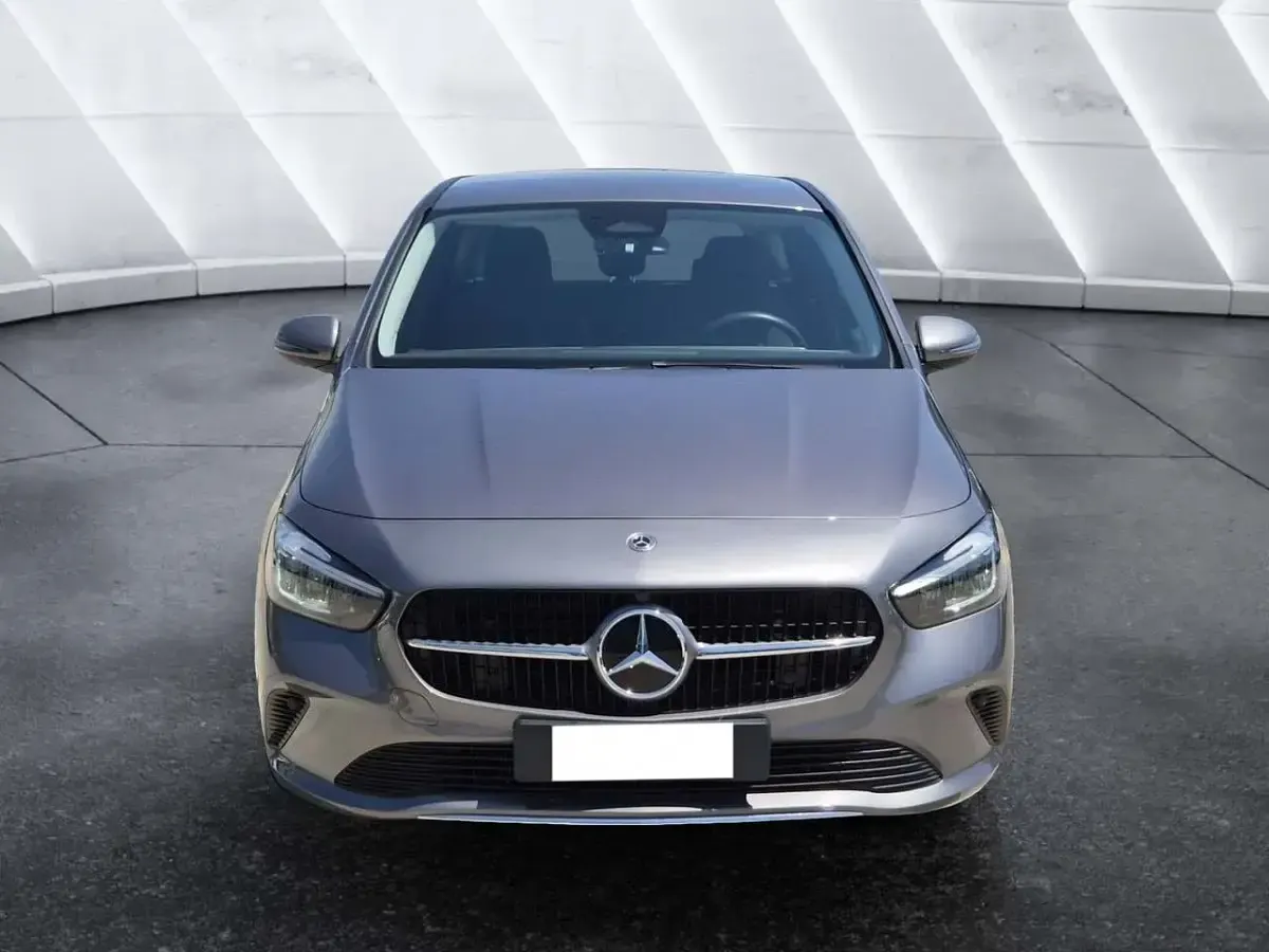 Usata Mercedes B180 Advanced 136 CV (100 kW) 2023 Grigio Utilitaria