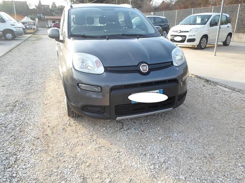 Grigio Usata 2022 Fiat Panda Red Tre volumi | 11.000 € (Buon prezzo) - Immagine 1/4