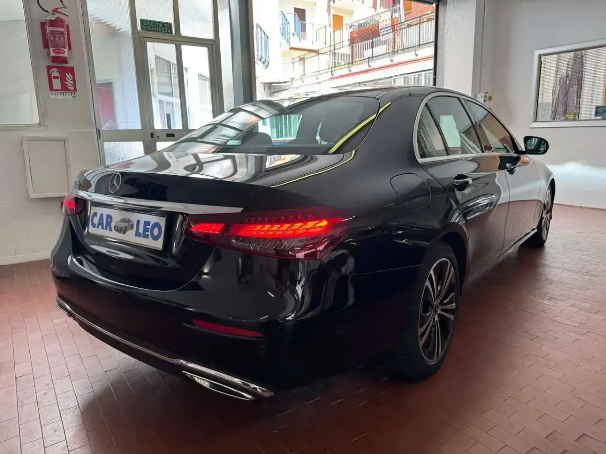 Usata Mercedes E220 Business 194 CV (142 kW) 2021 Nero Berlina