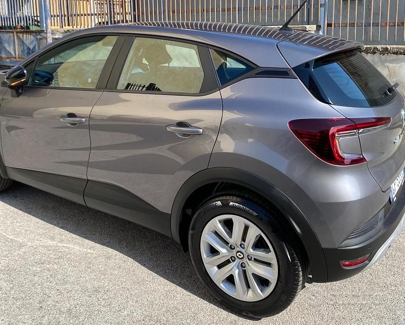 Usata Renault Captur Business 101 CV (74 kW) 2021 Grigio SUV