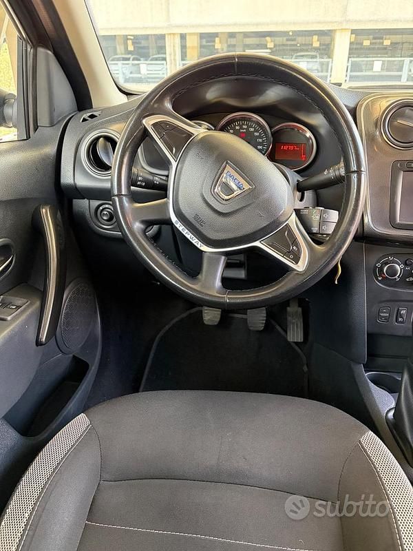 Usata Dacia Sandero Stepway 95 CV (69 kW) 2019 Marrone Berlina
