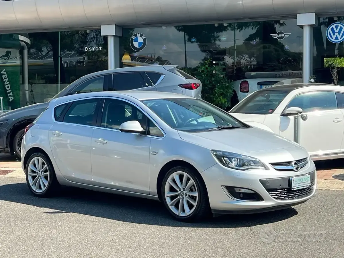 Usata Opel Astra Cosmo 140 CV (102 kW) 2015 Grigio Berlina
