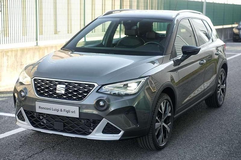 Usata Seat Arona Xperience 116 CV (85 kW) 2024 Grigio grigio cliff  nero mid SUV
